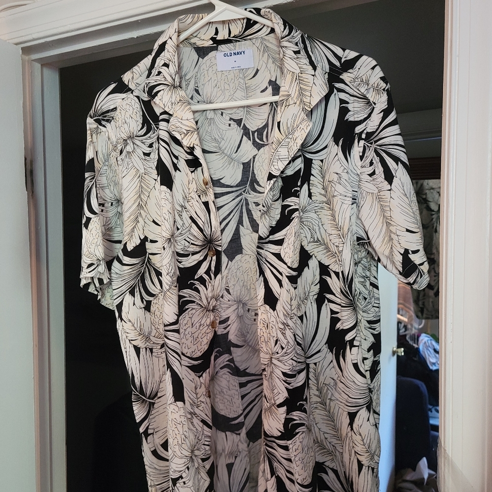 Medium Old Navy short sleeve button up